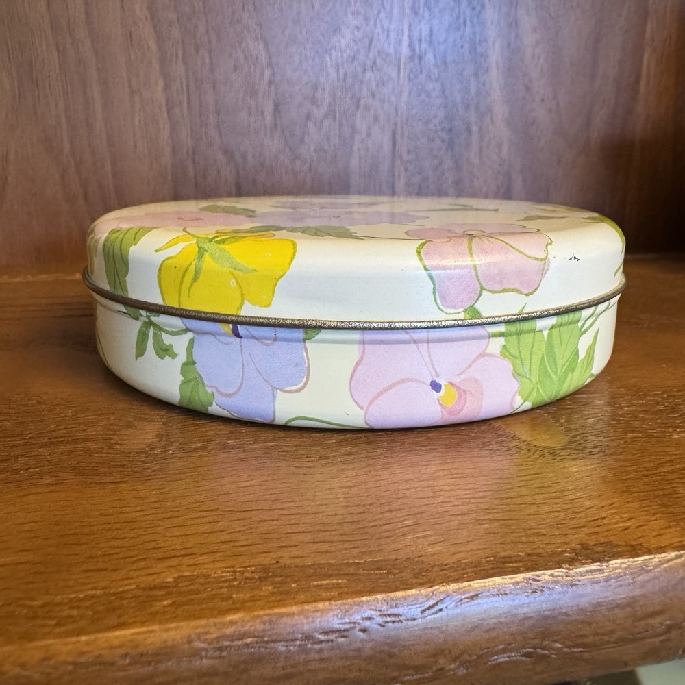 Vintage‎ Avon 1983 Pansy Patch Floral Flat Round Tin Empty - Picture 4 of 7